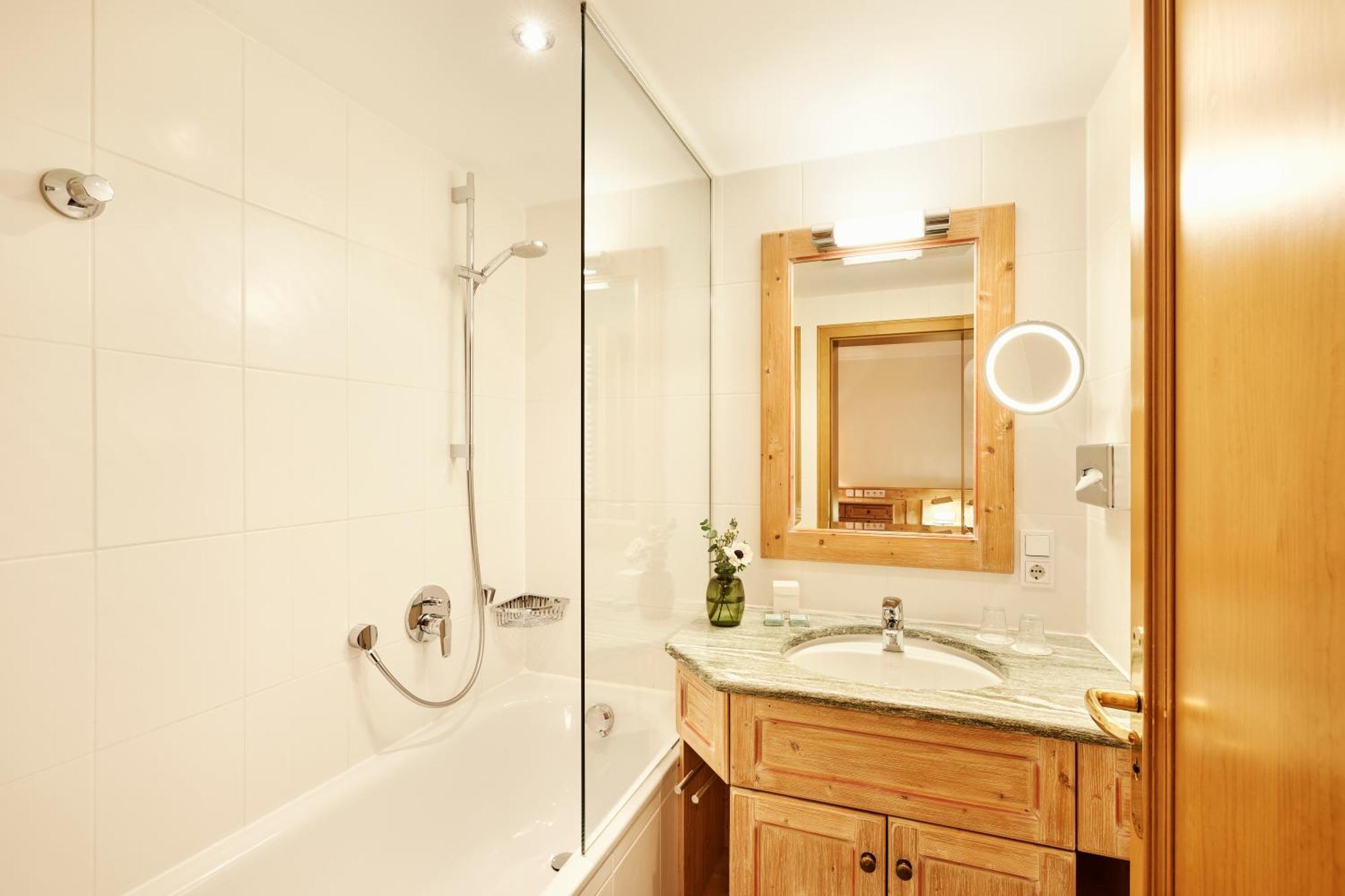 Hotel Auf Der Gsteig Gmbh レヒブルック エクステリア 写真